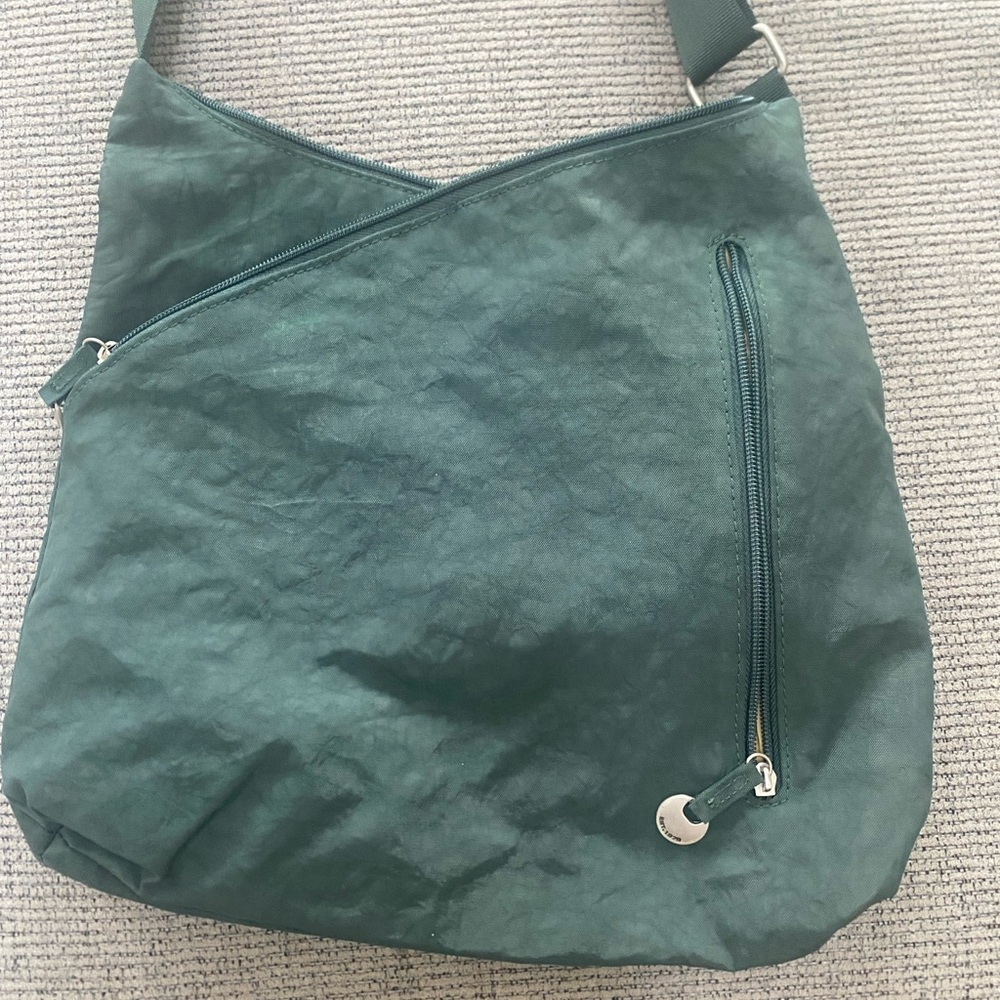 Travelon Stylish Green Crossbody Bag - Picture 2 of 9
